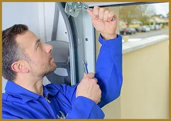 United Garage Doors San Antonio, TX 210-245-5810 - serv-rep-gr-47m